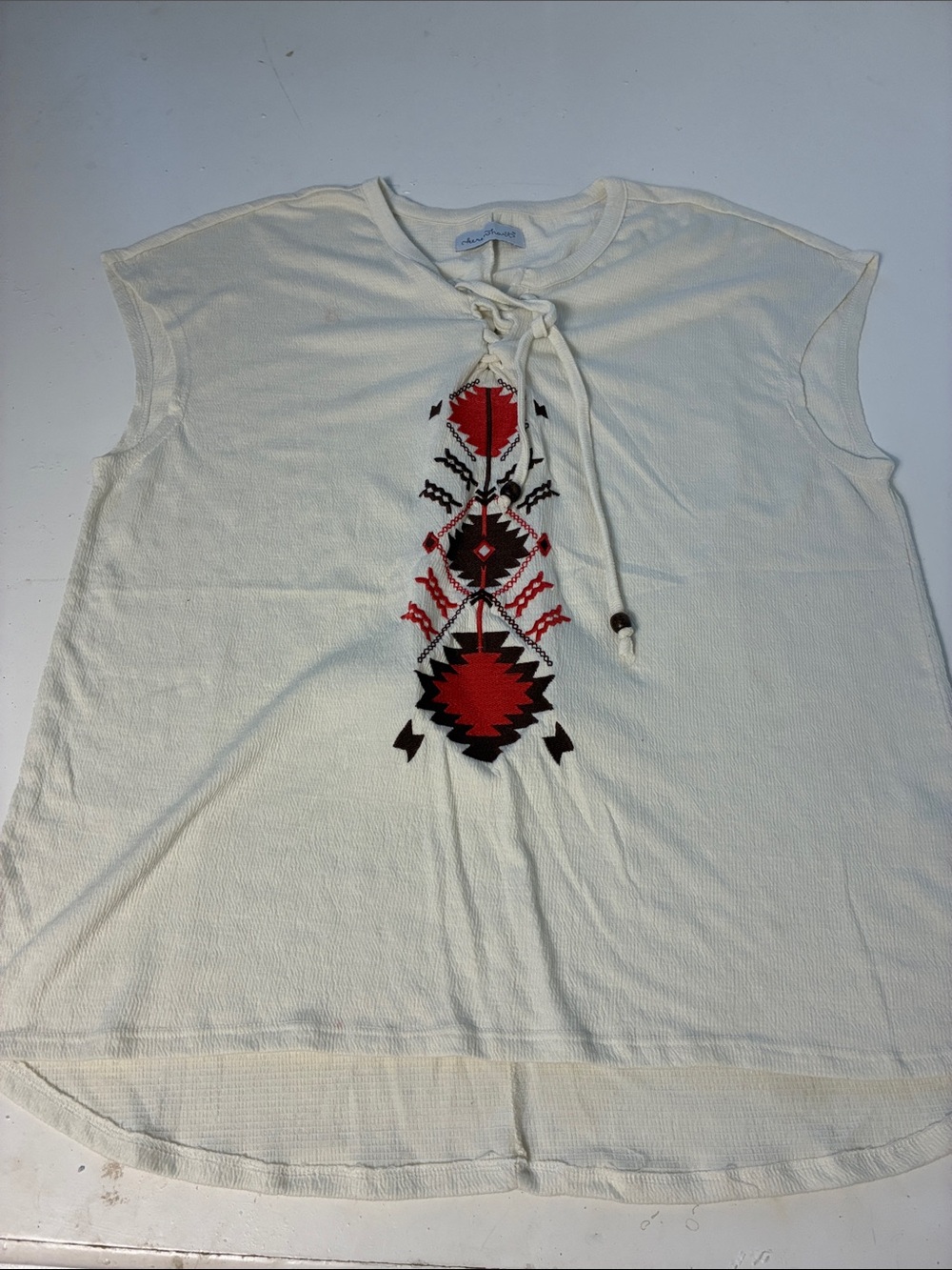 Keren Hart Medium Sleeveless Embroidered Cream and Red Laced V Neck Top